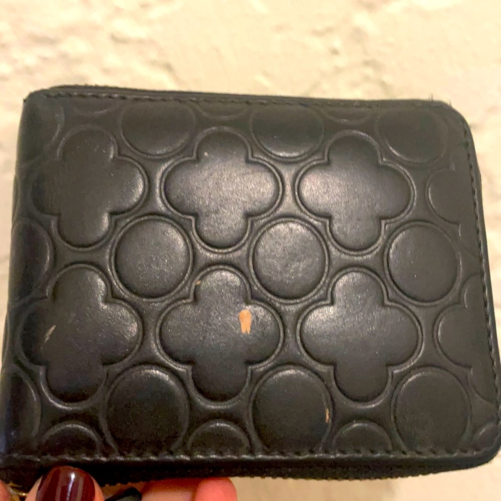 Original clover design zip around wallet